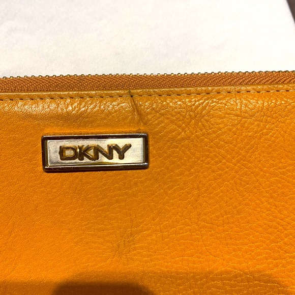 Authentic DKNY leather wallet - Picture 6 of 8